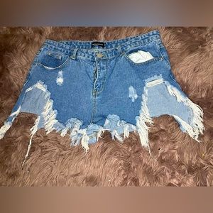 Trendy jean shorts that have been barley warn.